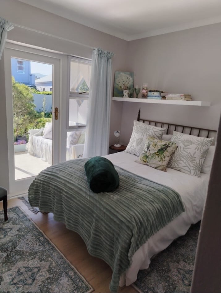 2 Bedroom Property for Sale in Sandbaai Western Cape
